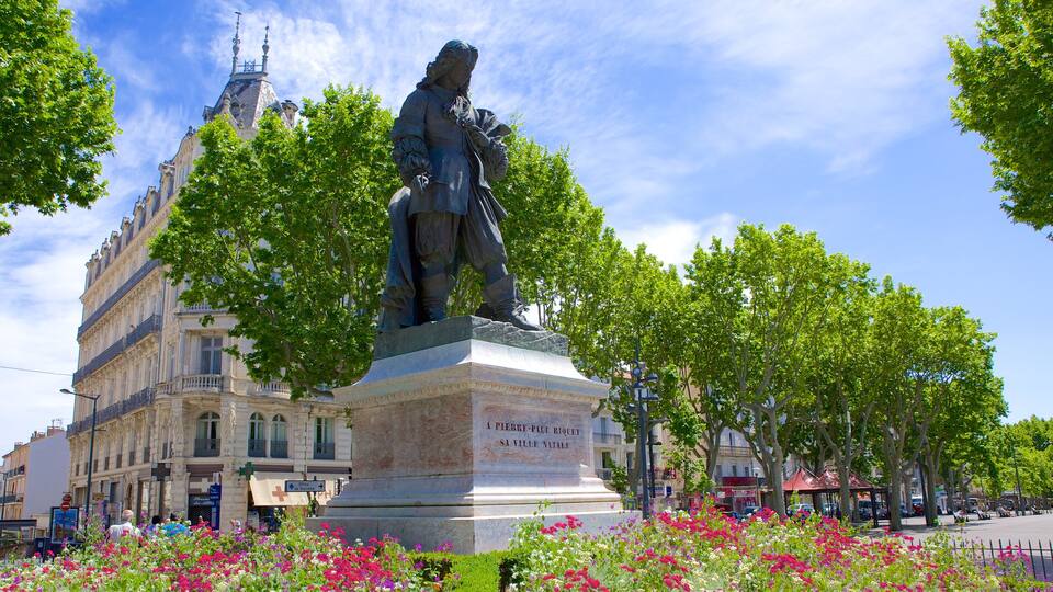 Beziers which includes a statue or sculpture, a memorial and a garden