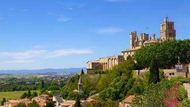 Beziers caratteristiche di castello e architettura d\'epoca