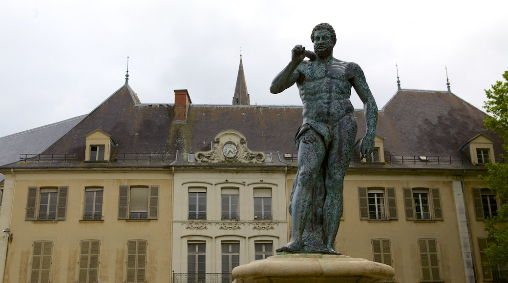 Jardin de Ville som visar en staty eller skulptur