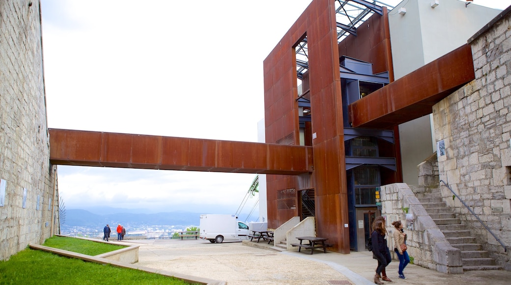 Fort de la Bastille showing heritage architecture