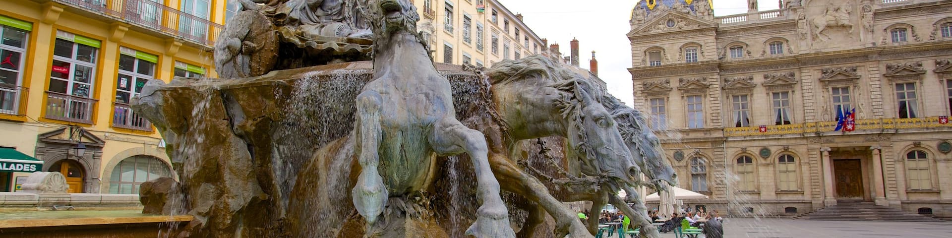 Terreaux Square showing a square or plaza, a fountain and a statue or sculpture