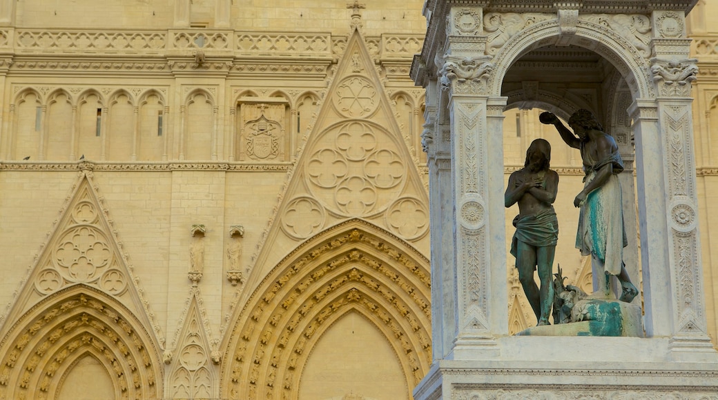 Cathédral St. Jean toont religieuze elementen en een kerk of kathedraal