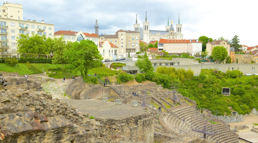 Roman Theatres of Fourviere which includes heritage architecture and building ruins