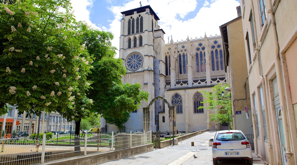 5th Arrondissement showing a church or cathedral and heritage architecture