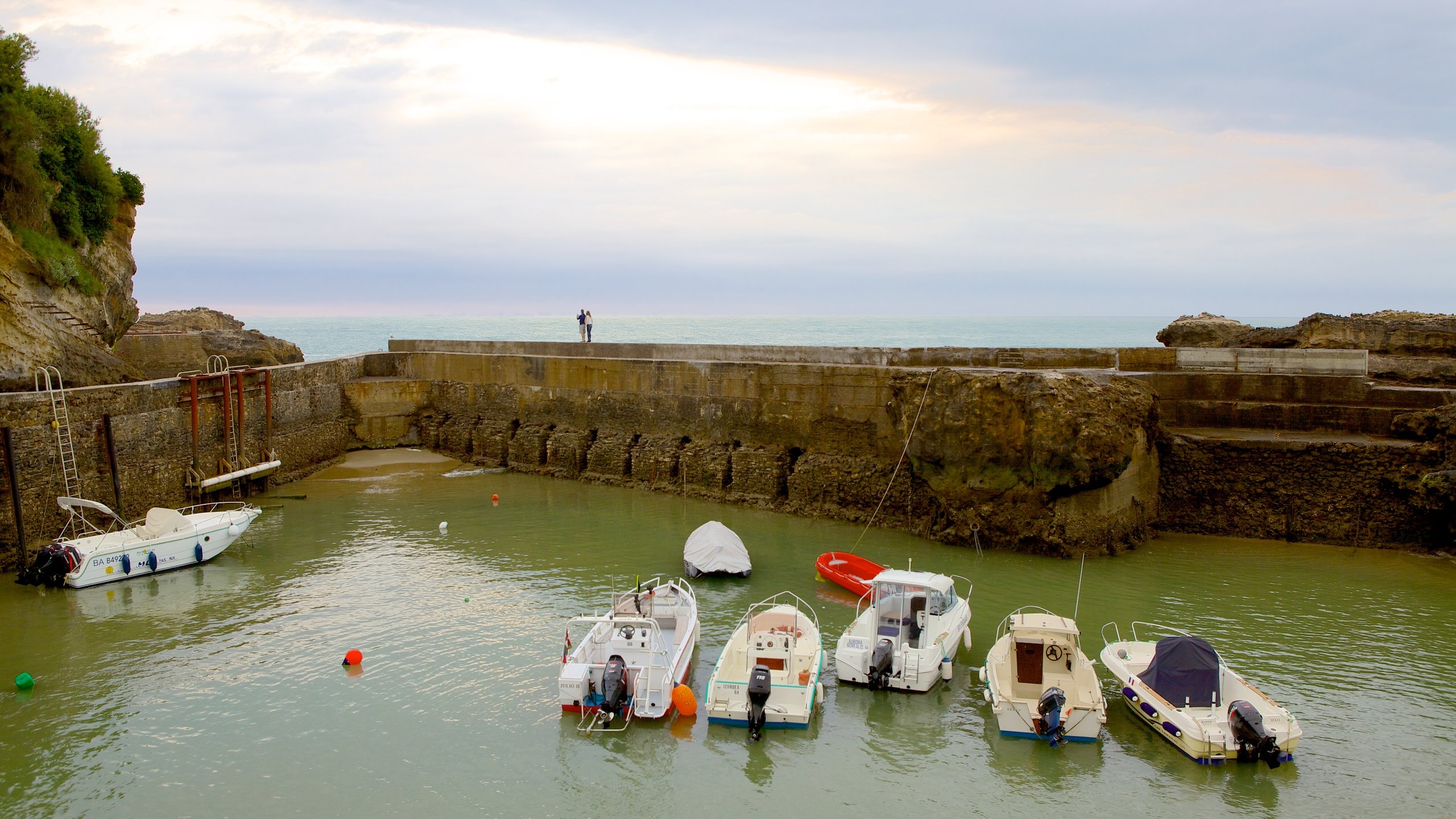 Visita Puerto viejo en Centro de la ciudad de Biarritz - Tours &  Actividades | Expedia.com