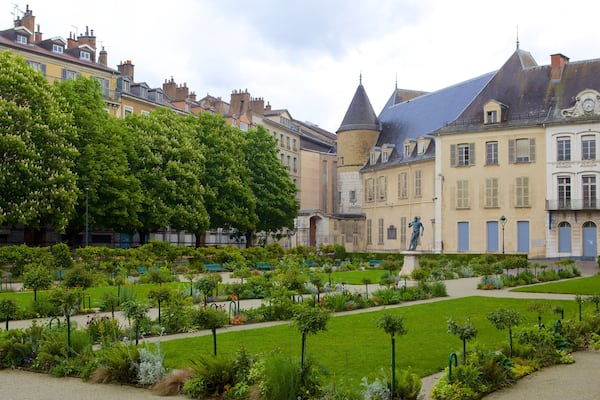 Jardin de Ville welches beinhaltet Park