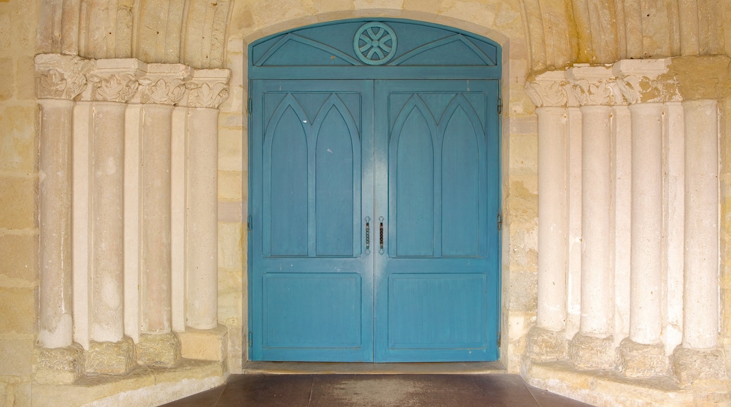 Chiesa di Saint Martin che include elementi religiosi, chiesa o cattedrale e architettura d\'epoca