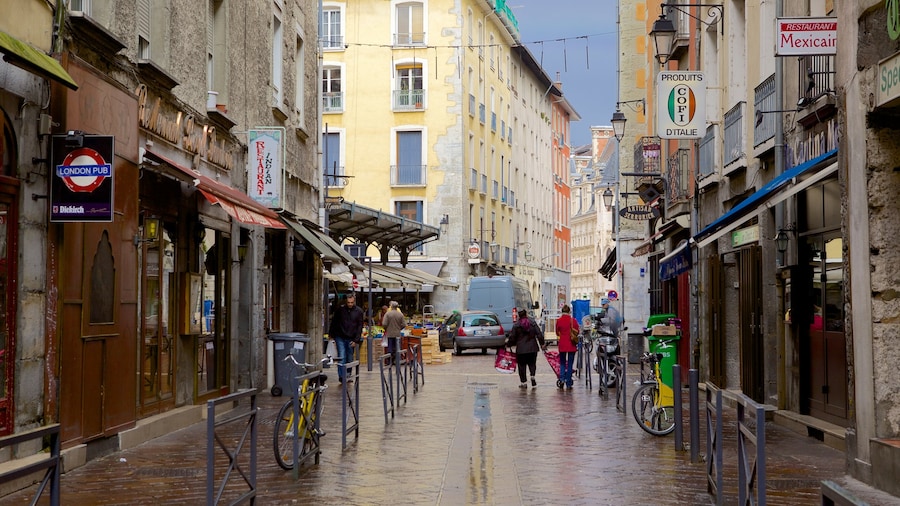 Place Notre Dame caratteristiche di strade e architettura d\'epoca