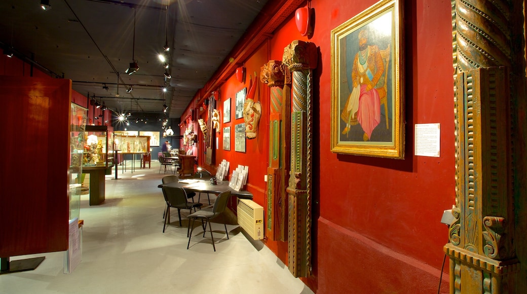 Museo Asiático de Arte Oriental ofreciendo arte