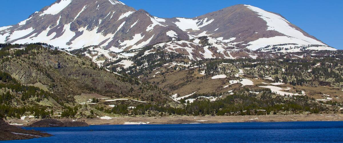 Font-Romeu-Odeillo-Via caracterizando paisagem, neve e montanhas