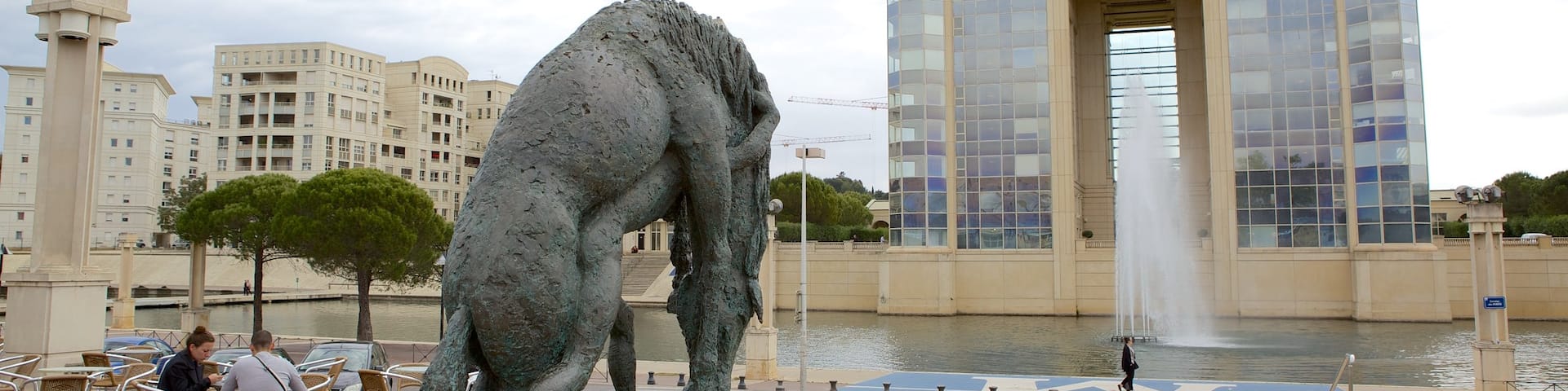 Esplanade de l\'Europe mit einem Statue oder Skulptur und Straßenszenen