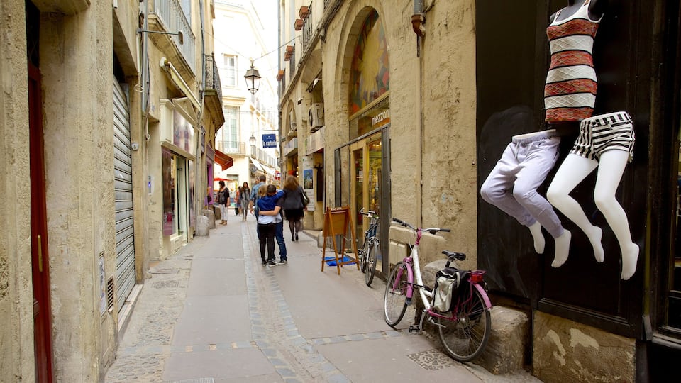 Montpellier which includes street scenes and outdoor art