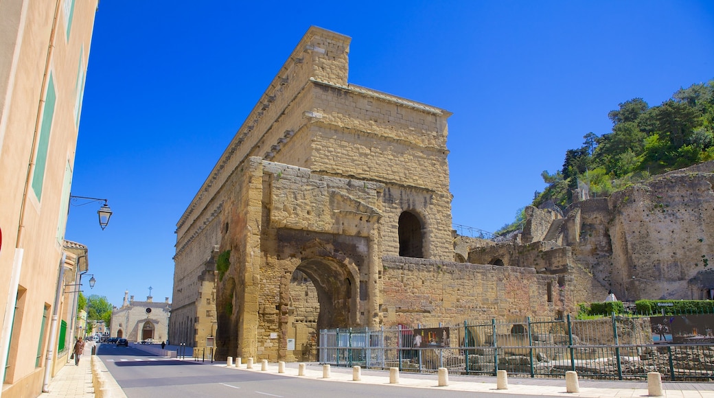 Orange which includes heritage architecture and street scenes