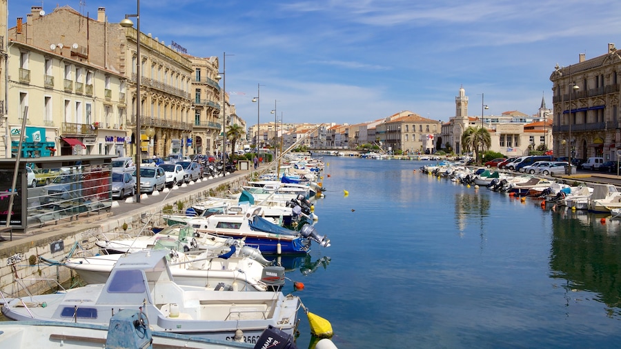 Sète que incluye paseos en lancha, una bahía o puerto y un río o arroyo