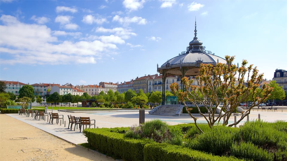 Valence featuring a square or plaza and a park