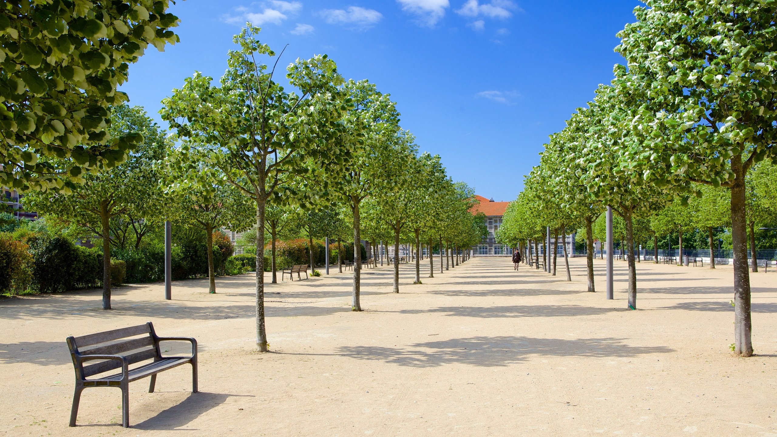 Valence which includes a park