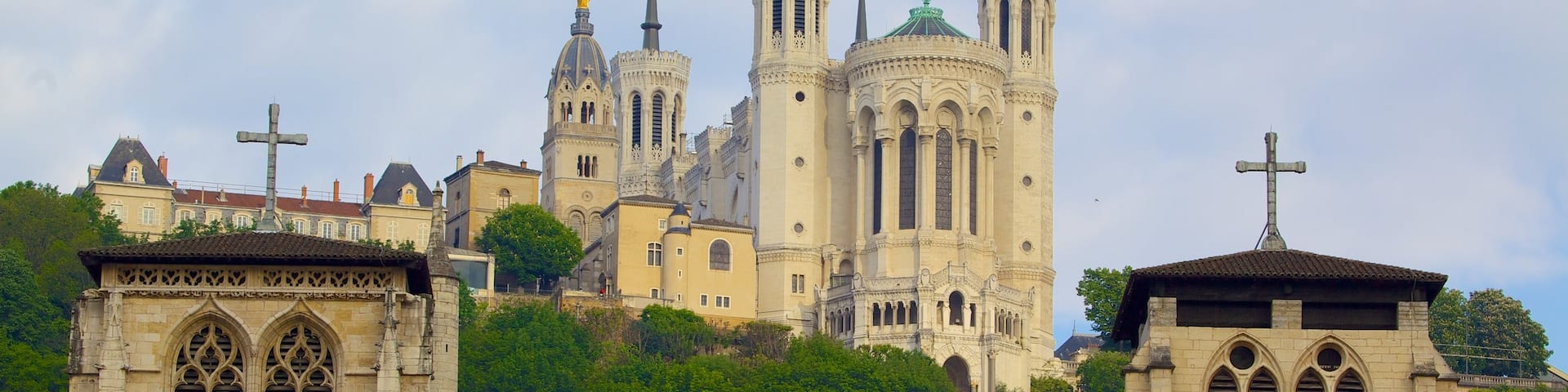 Notre Dame Basilica which includes heritage architecture, a church or cathedral and religious elements