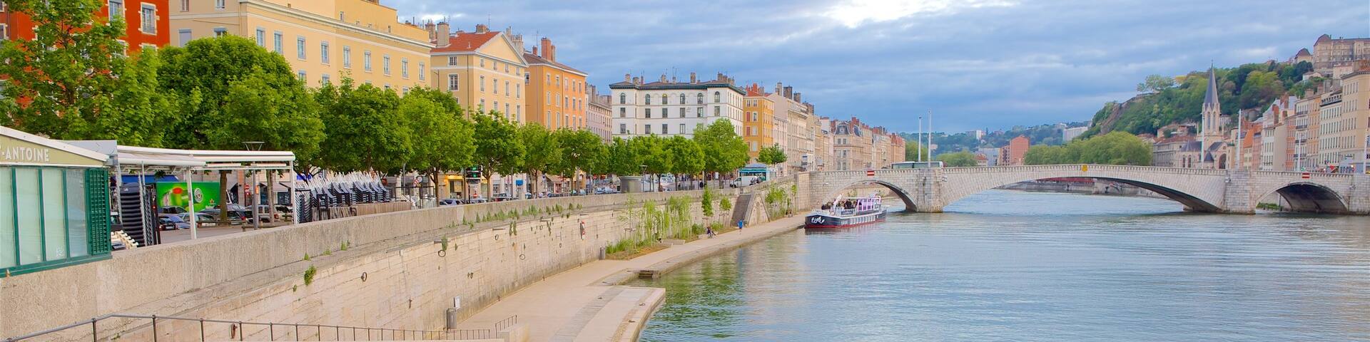 Neuville-sur-Saone, Metrópole de Lyon, França