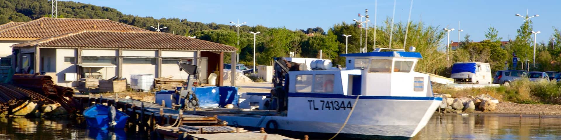 Provence mettant en vedette riviĂšre ou ruisseau, navigation et baie ou port