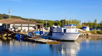 Provence mettant en vedette rivière ou ruisseau, navigation et baie ou port