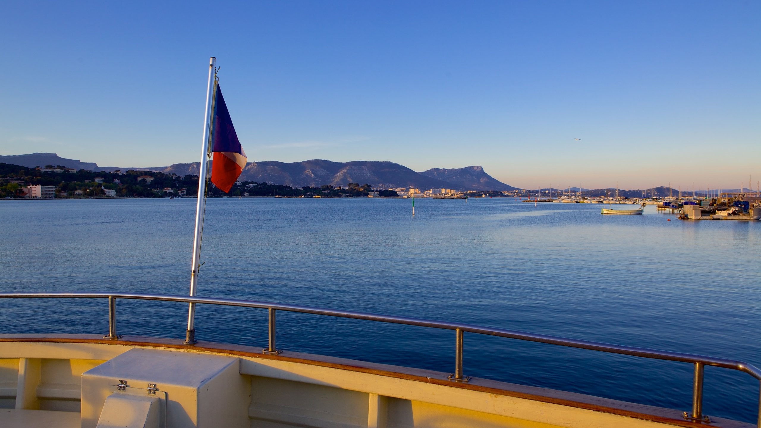 Provence showing general coastal views