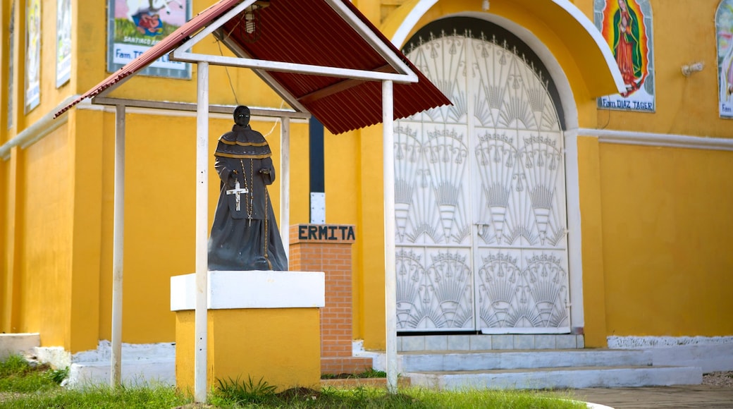 Santa Elena que incluye aspectos religiosos y una iglesia o catedral