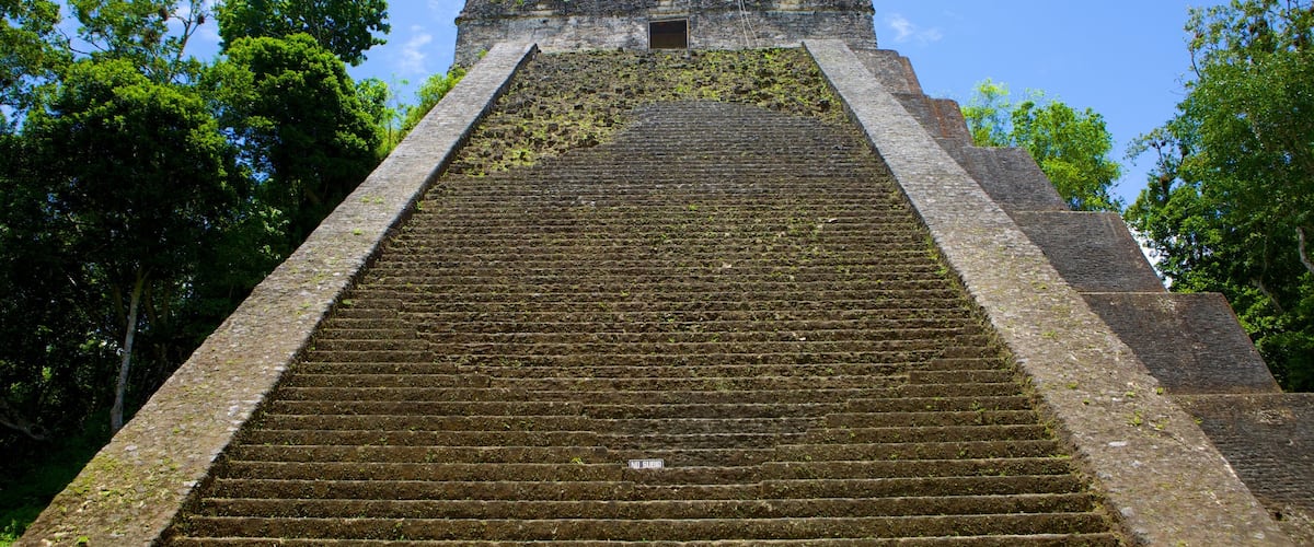 Tikal which includes heritage elements and building ruins
