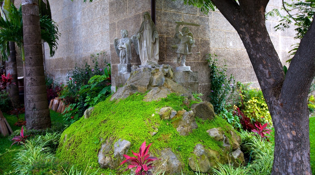 Iglesia Católica San Francisco de Asís presenterar en park