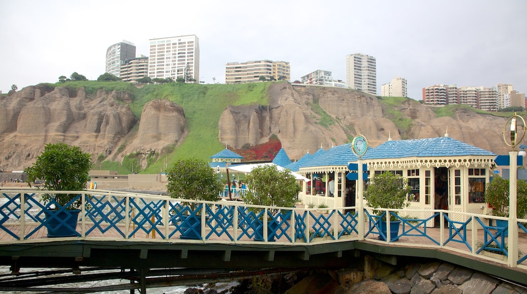 Lima showing a bridge