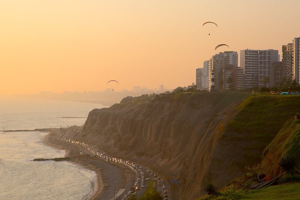 Lima caratteristiche di tramonto, città e vista della costa