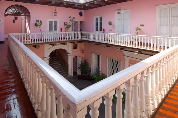 Osambela House che include vista interna, architettura d\'epoca e casa