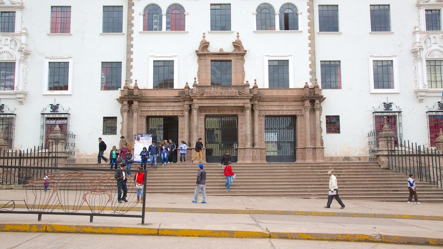 Cuzco - Machu Picchu montrant scènes de rue aussi bien que important groupe de personnes