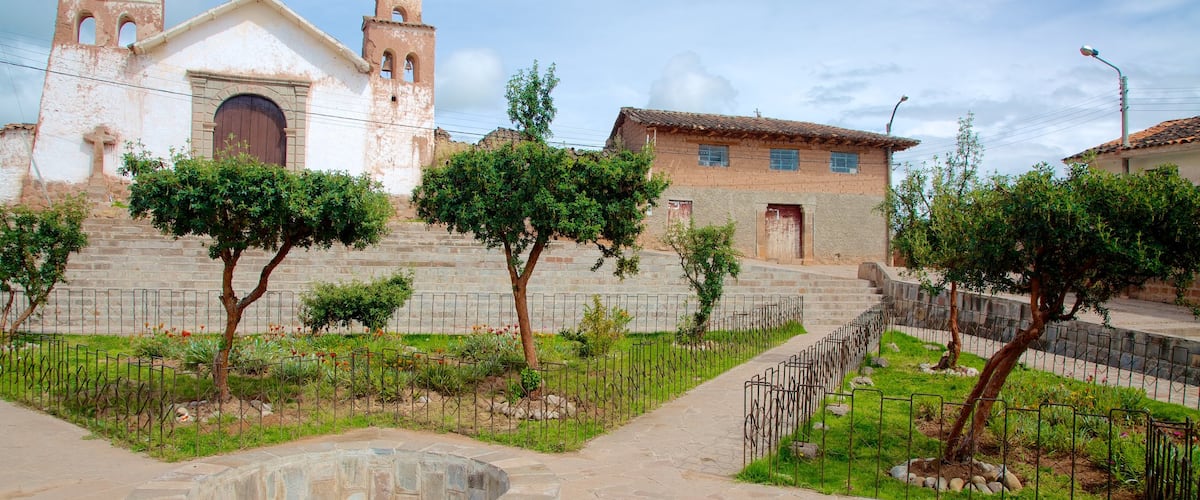Cusco which includes a garden