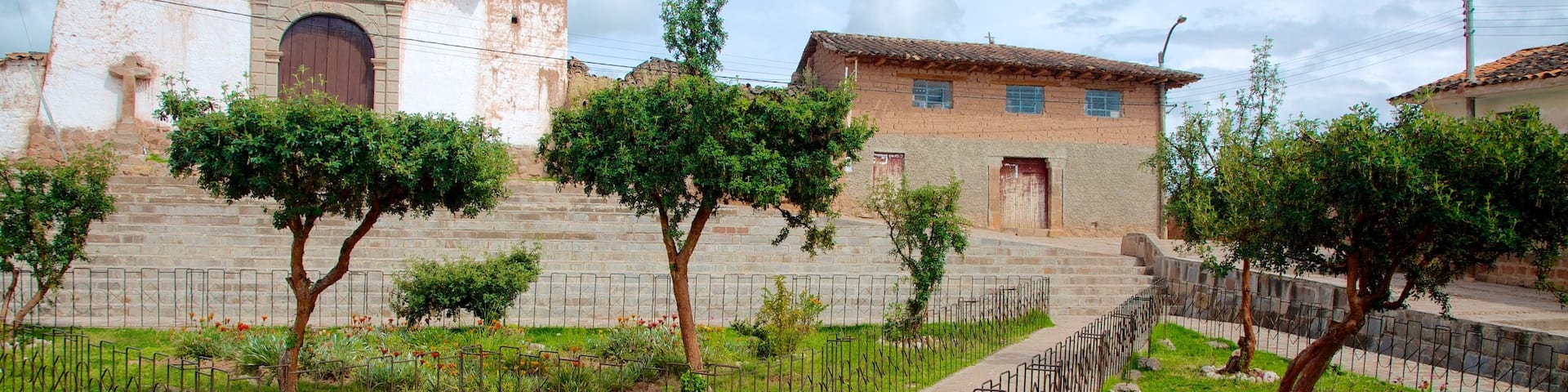 Cusco which includes a garden