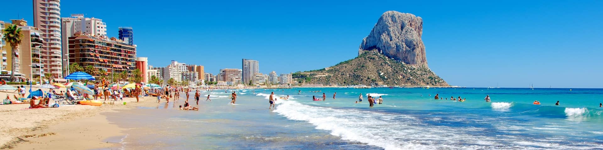 Espagne mettant en vedette panoramas et plage aussi bien que important groupe de personnes