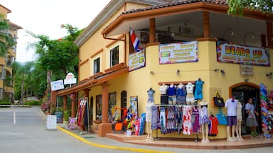 Tamarindo mostrando escenas cotidianas y compras