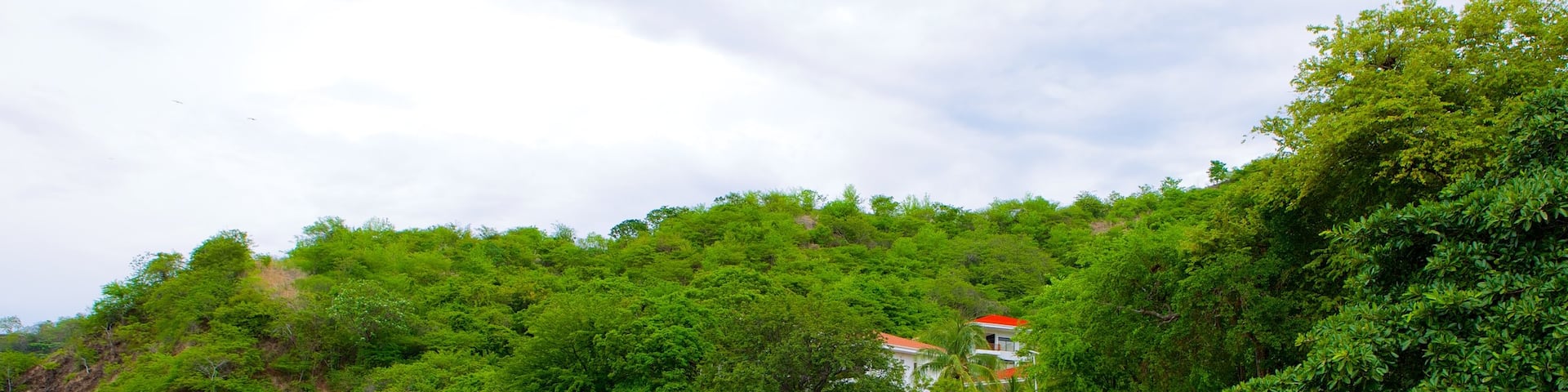 El Ocotal som visar en strand och en stenstrand
