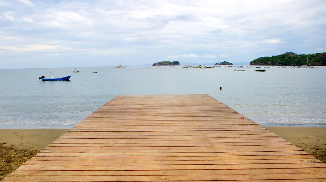 Coco Beach which includes a sandy beach