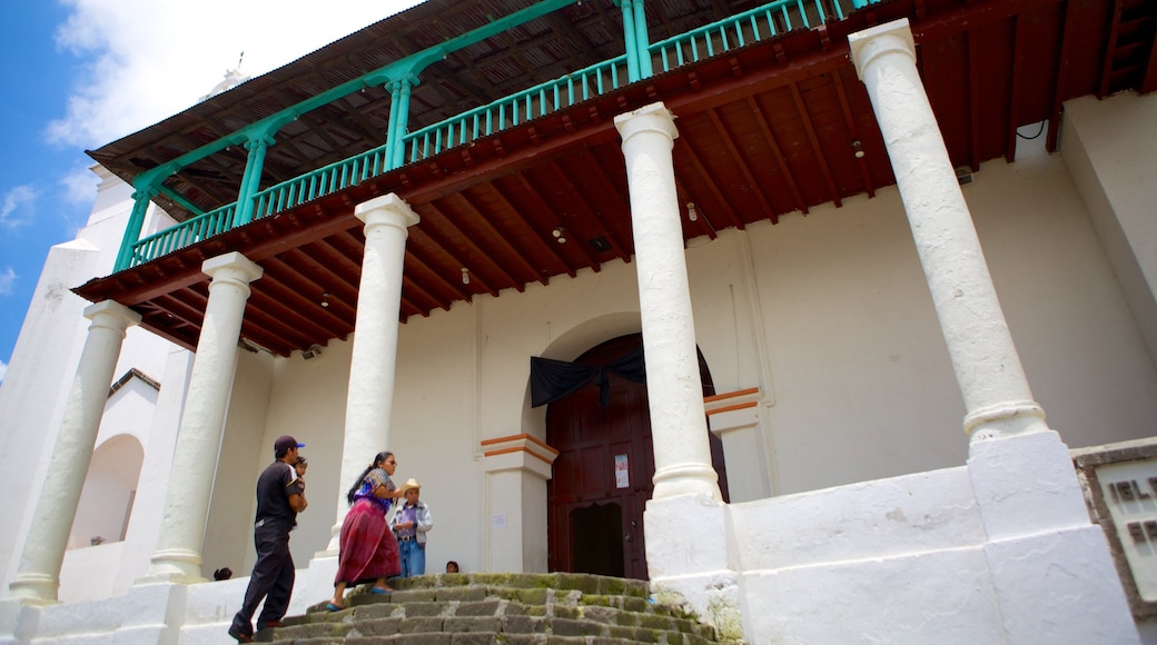 Santiago Atitlan showing street scenes as well as a small group of people