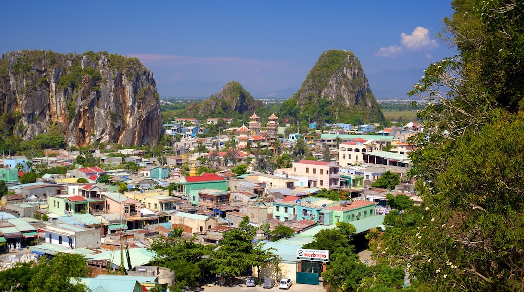 Da Nang som inkluderar en stad, berg och landskap