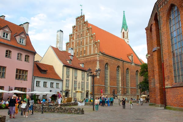 SchwarzhÀupterhaus das einen Platz oder Plaza