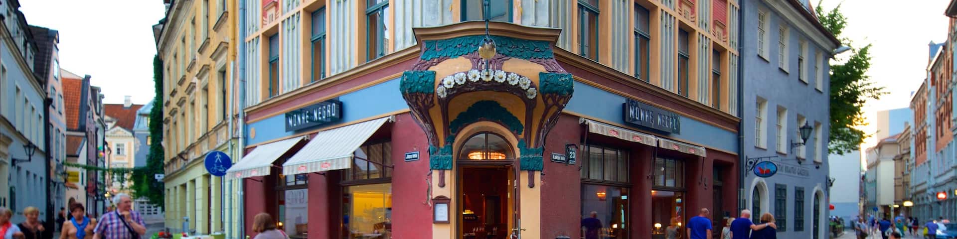 Vieille ville montrant patrimoine architectural et scĂšnes de rue