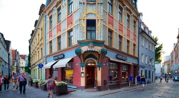 Altstadt das einen historische Architektur und Straßenszenen