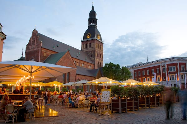 Altstadt das einen Restaurants und Lokale, StraĂenszenen und Essen im Freien
