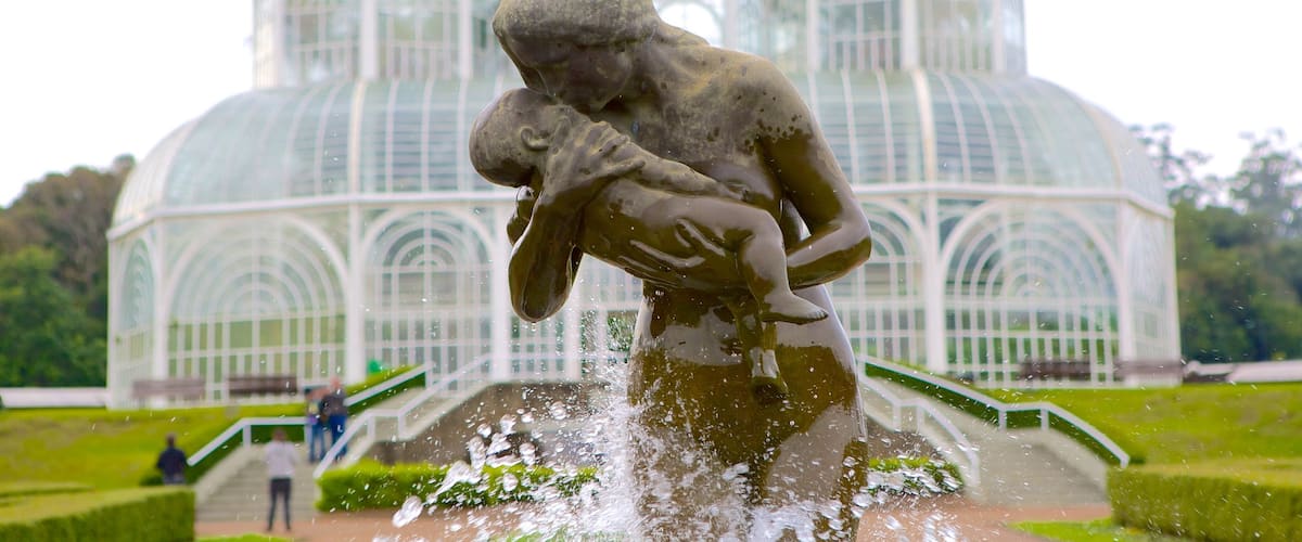 Curitiba featuring a garden, a statue or sculpture and a fountain