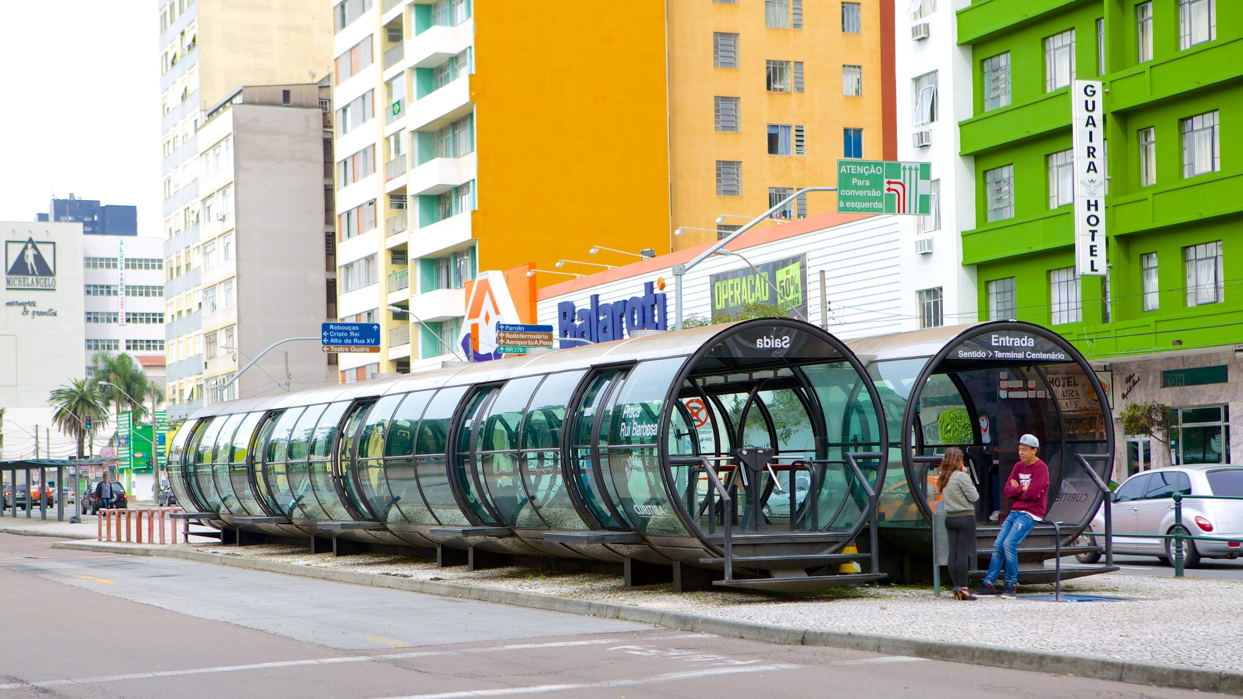 Curitiba showing modern architecture, street scenes and a city