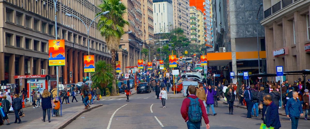 Porto Alegre featuring street scenes as well as a large group of people