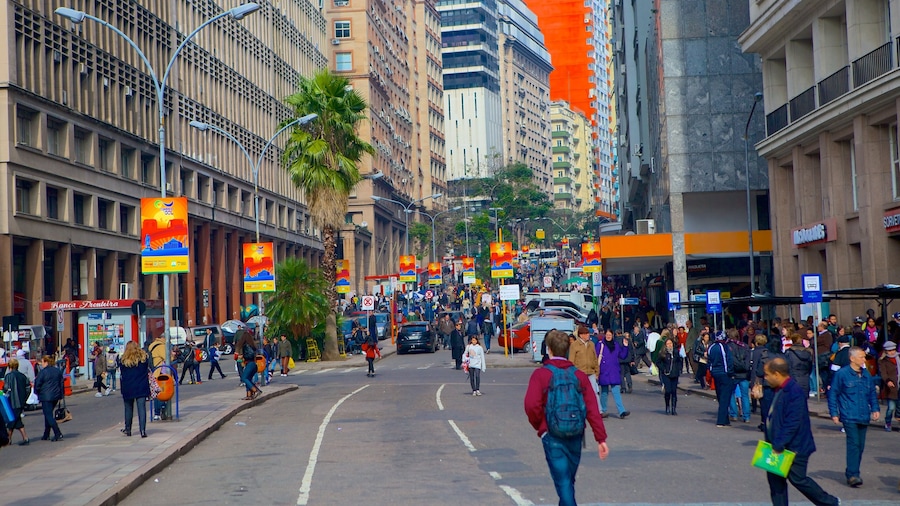 Porto Alegre có tính năng cảnh đường phố cũng như nhóm lớn