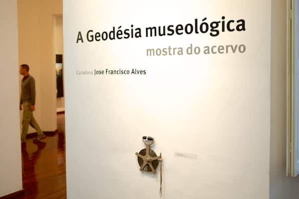 Museum für zeitgenössische Kunst das einen Innenansichten und Beschilderung