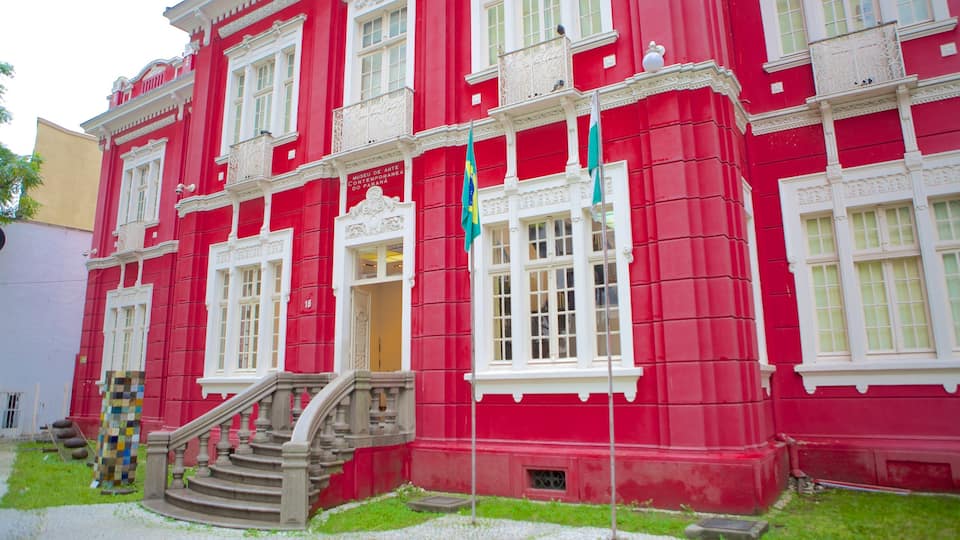 Museum of Contemporary Art which includes street scenes and heritage architecture